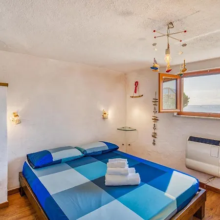 Awesome Home In Moneglia With 2 Bedrooms *